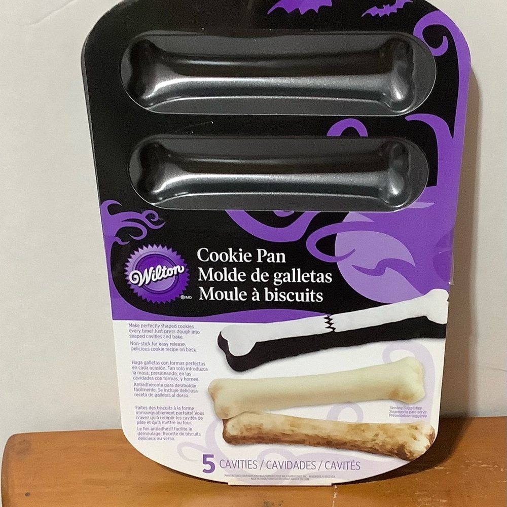 New Halloween cookie bone pan by Wilton
